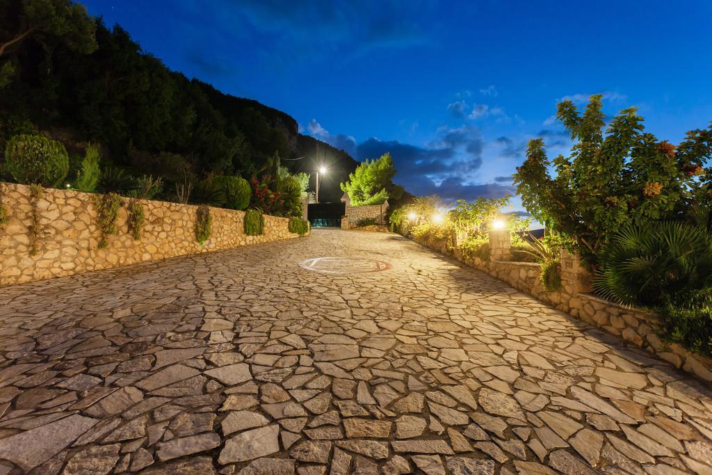 Villa Akros And Suites Keri 외부 사진